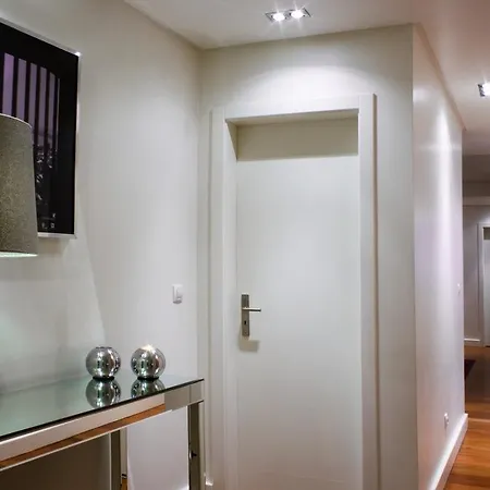 Insuites Chiado Bedrooms Гостьовий будинок