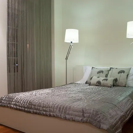 Гостьовий будинок Insuites Chiado Bedrooms Лісабон
